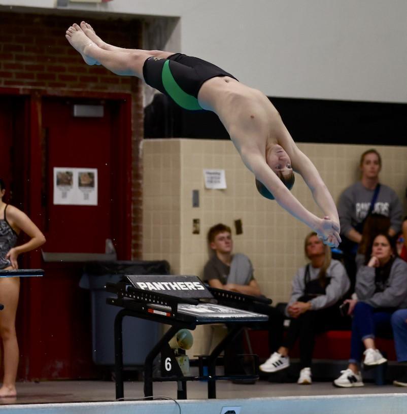 Panthers host Comets in MS swimming