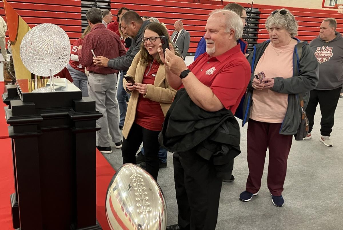 IU takes trophies on tour