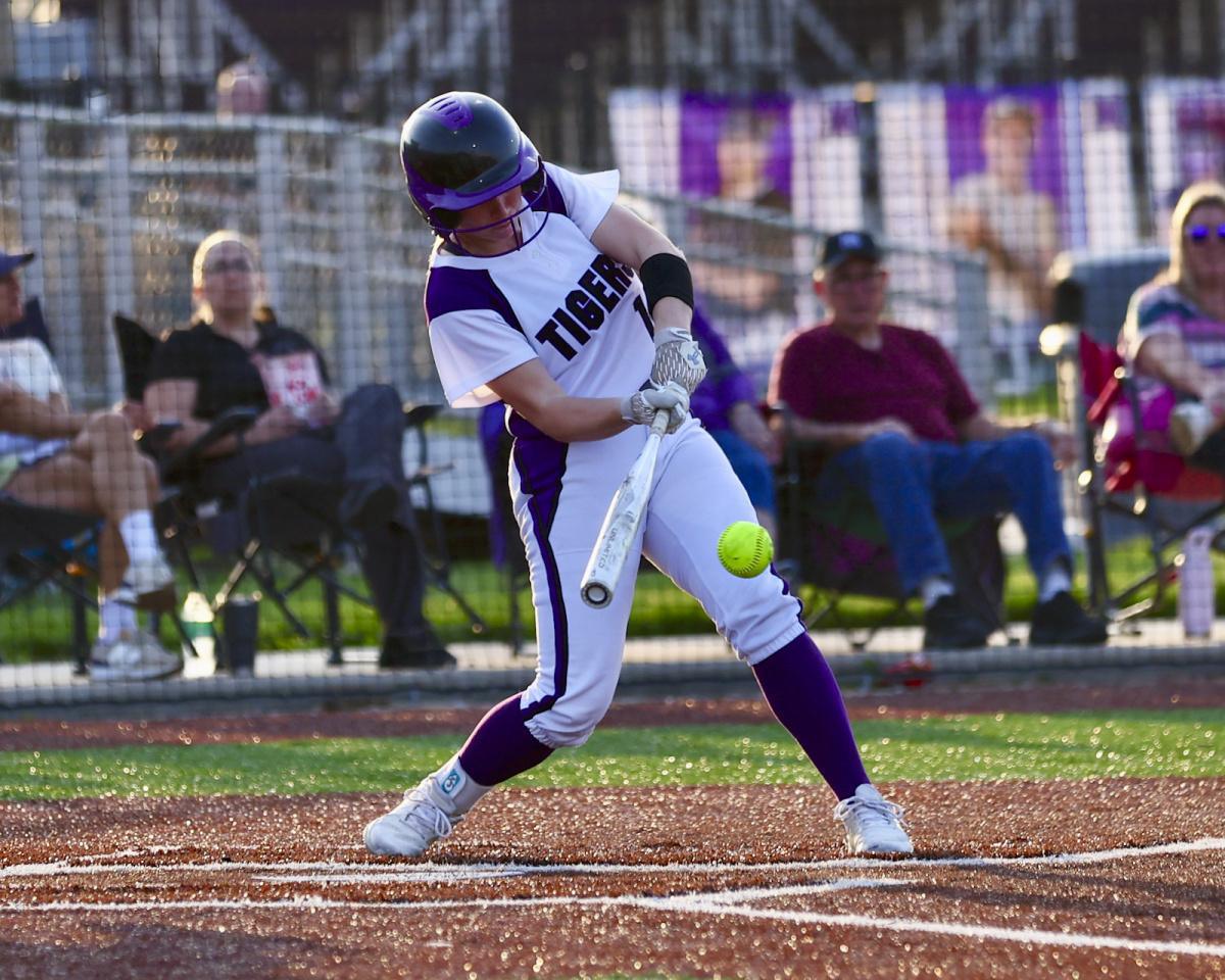 Lady Tigers crush Comets