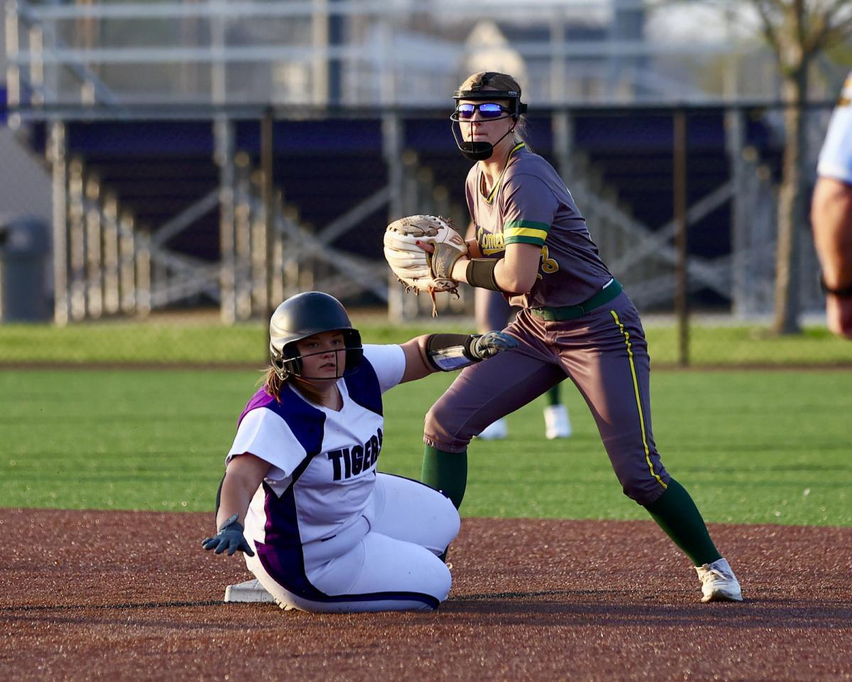 Lady Tigers crush Comets