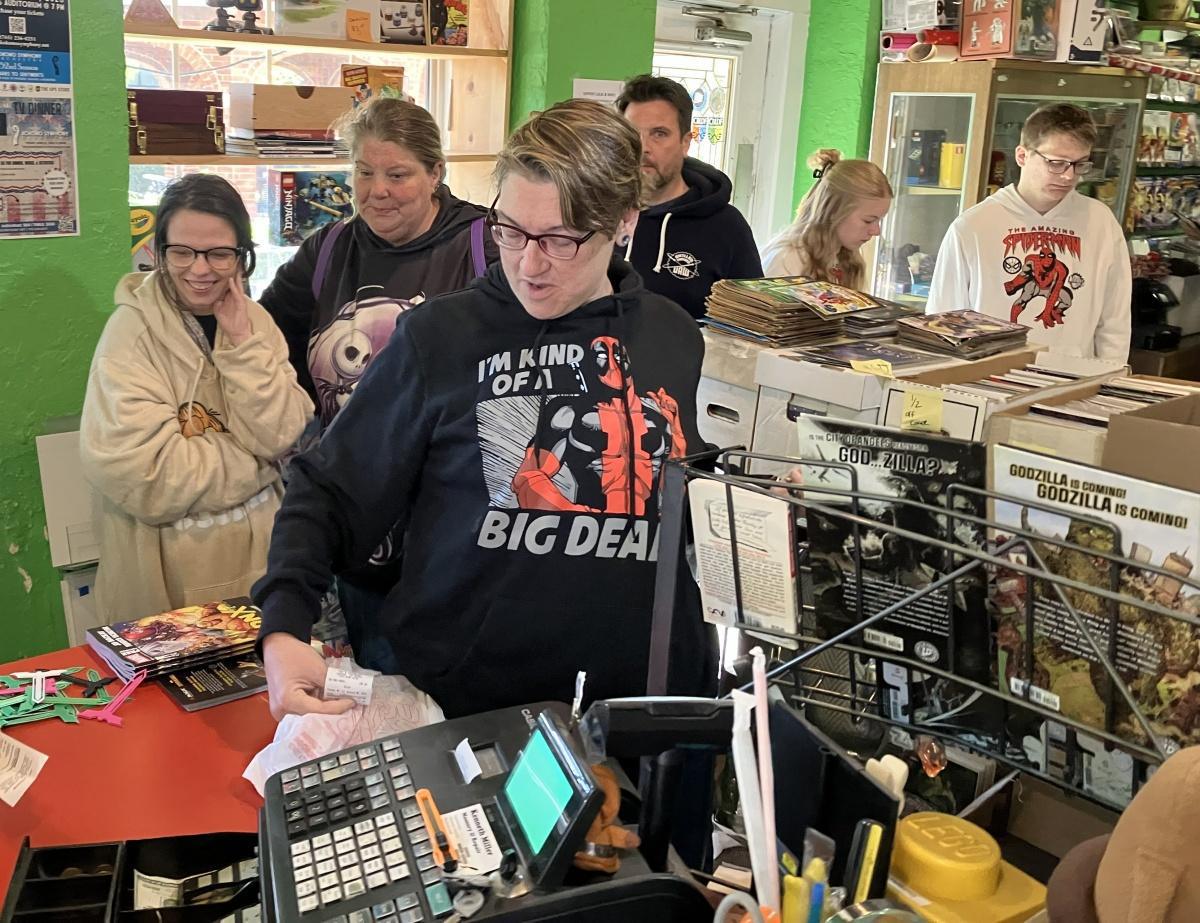 Farmers market, comics draw people downtown
