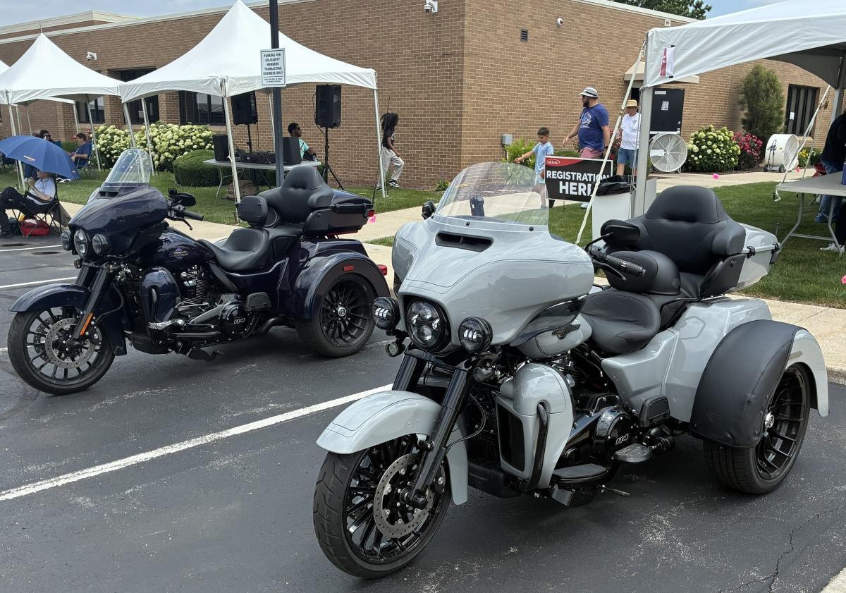 Solidarity car show survives the weather