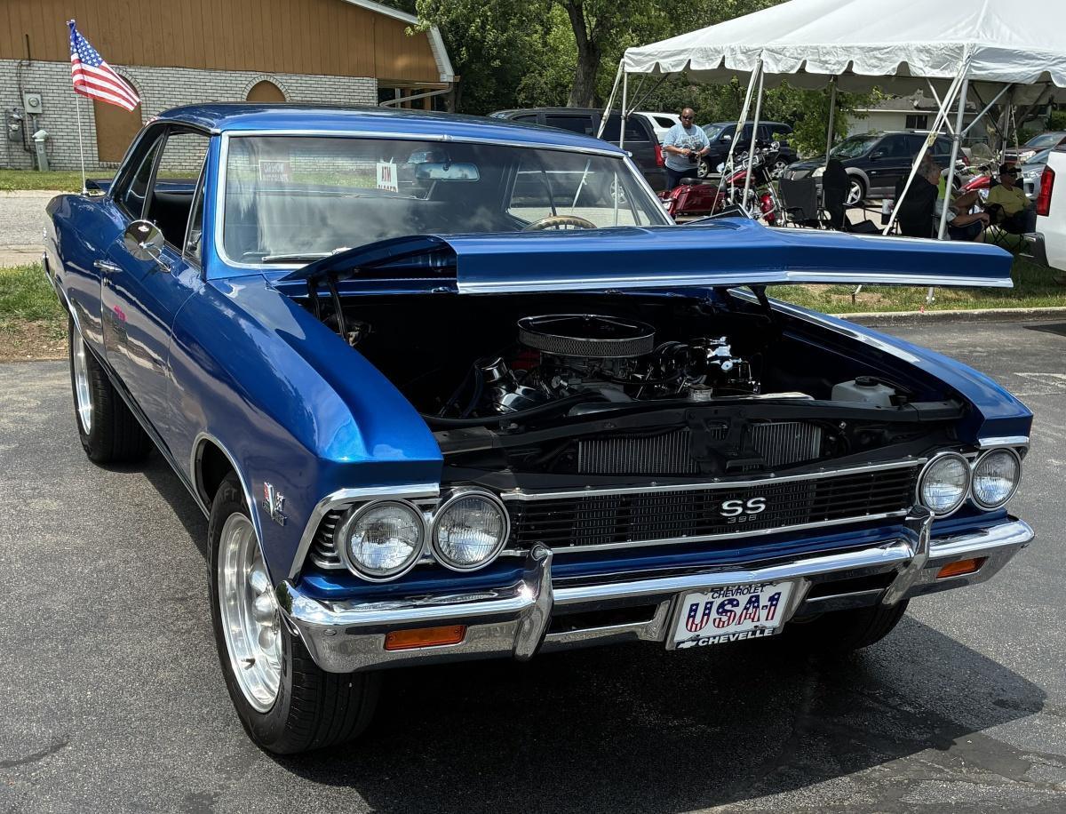 Solidarity car show survives the weather
