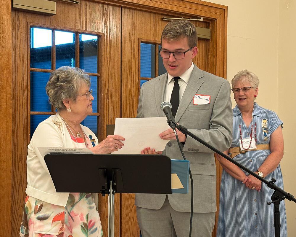 KHS grads win DAR scholarships
