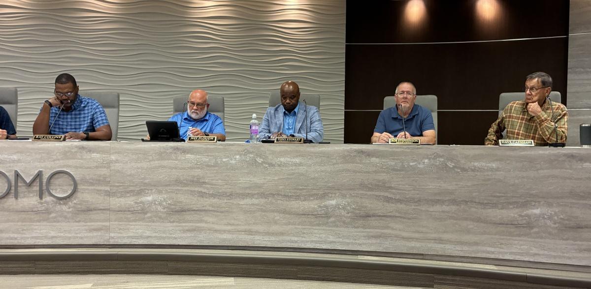 Data center restrictions advanced by council