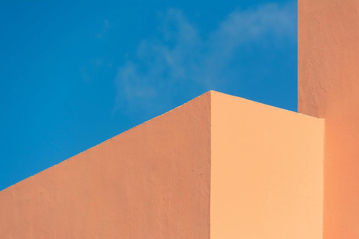 لون المغرة: من أقلام نياندرتال إلى توقيع مراكش الأحمر