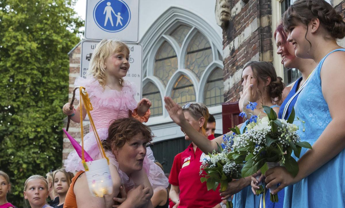 Lampionnenoptocht - 20.30 uur Lampionnenoptocht - 20.30 uur
