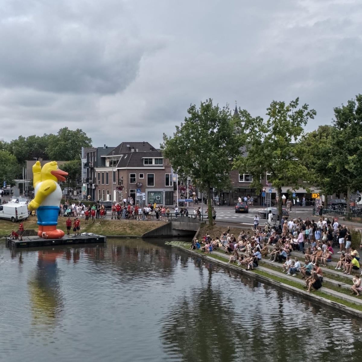 Woerdy staat weer op zijn vertrouwde plek!