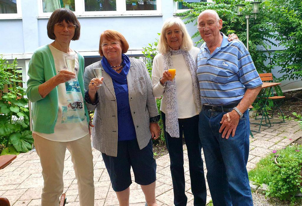 PENSIONISTEN AKTIV - Präsent. Aktiv. Vorausschauend. PENSIONISTEN AKTIV - Präsent. Aktiv. Vorausschauend.