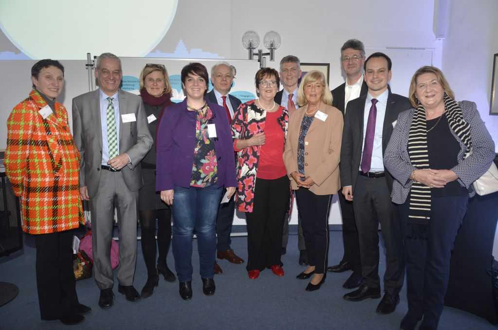 VERABSCHIEDUNG DES LEITENDEN SCHULAMTSDIREKTORS ANTON ZENZ VERABSCHIEDUNG DES LEITENDEN SCHULAMTSDIREKTORS ANTON ZENZ