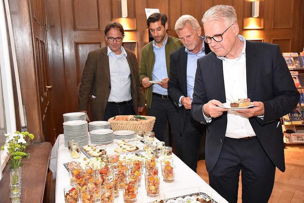 HERAUSFORDERUNG SCHULLEITUNG HERAUSFORDERUNG SCHULLEITUNG