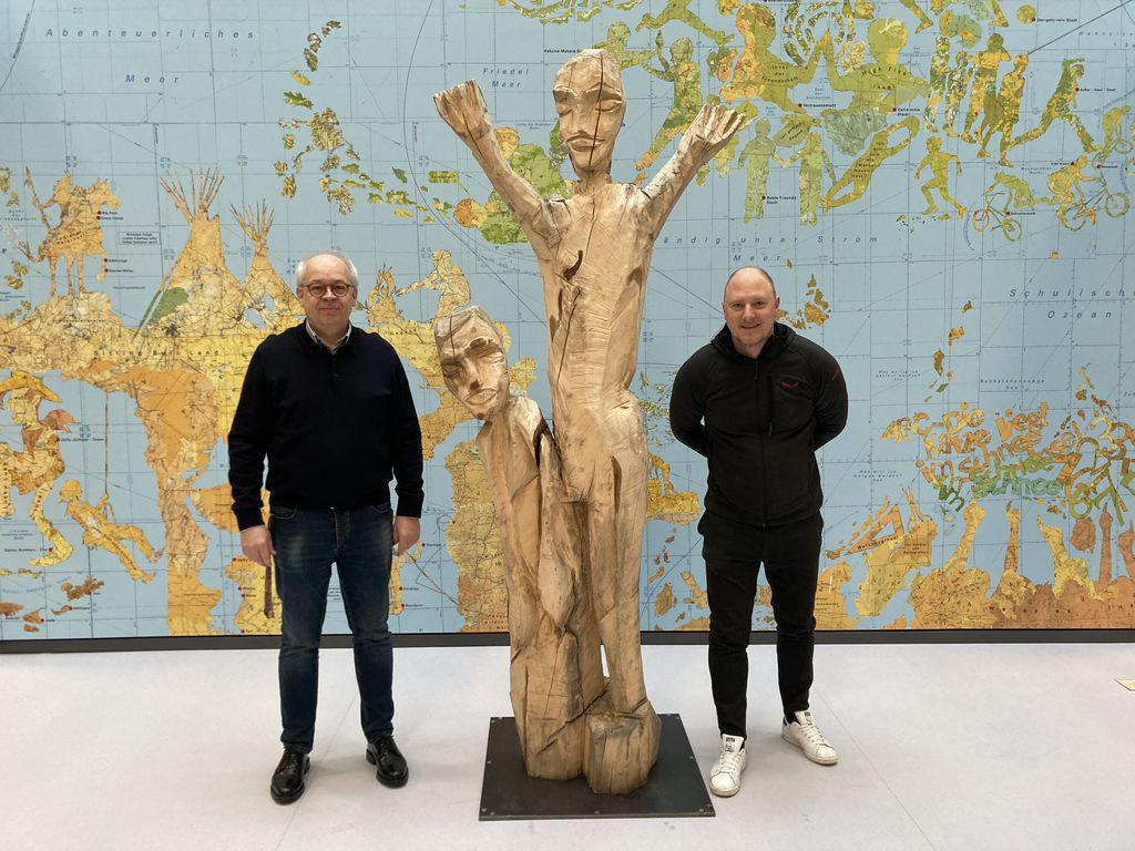 DAS KUNSTWERK „GEMEINSAM ZUKUNFT GESTALTEN“ WANDERT IN DIE GRUNDSCHULE BERG AM LAIM DAS KUNSTWERK „GEMEINSAM ZUKUNFT GESTALTEN“ WANDERT IN DIE GRUNDSCHULE BERG AM LAIM