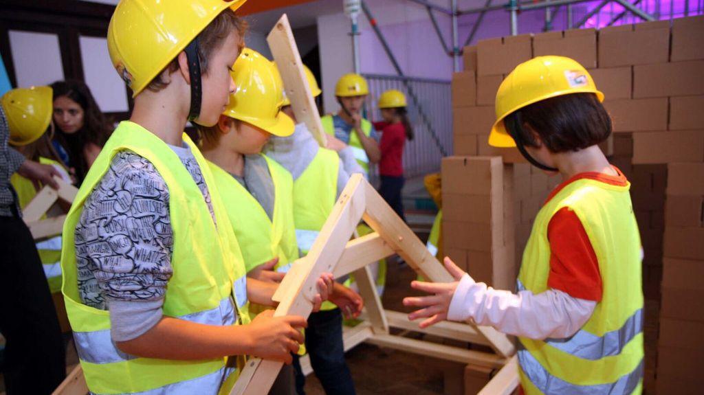 BAU MIT! EINE MITMACHBAUSTELLE FÜR KINDER BAU MIT! EINE MITMACHBAUSTELLE FÜR KINDER