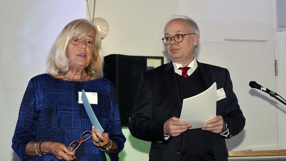 KOMMENTAR ZUR AKTUELLEN SCHULPOLITISCHEN SITUATION KOMMENTAR ZUR AKTUELLEN SCHULPOLITISCHEN SITUATION