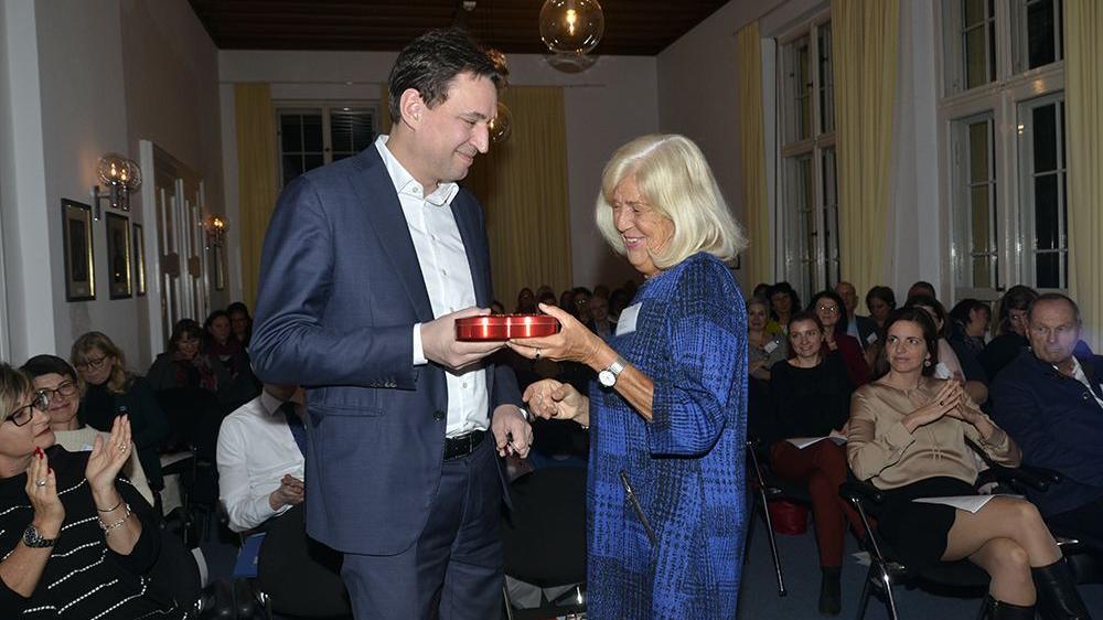 KOMMENTAR ZUR AKTUELLEN SCHULPOLITISCHEN SITUATION KOMMENTAR ZUR AKTUELLEN SCHULPOLITISCHEN SITUATION