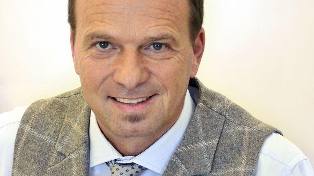 IM BRENNPUNKT: MEHRARBEIT UND „MEHR ARBEIT.“ IM BRENNPUNKT: MEHRARBEIT UND „MEHR ARBEIT.“