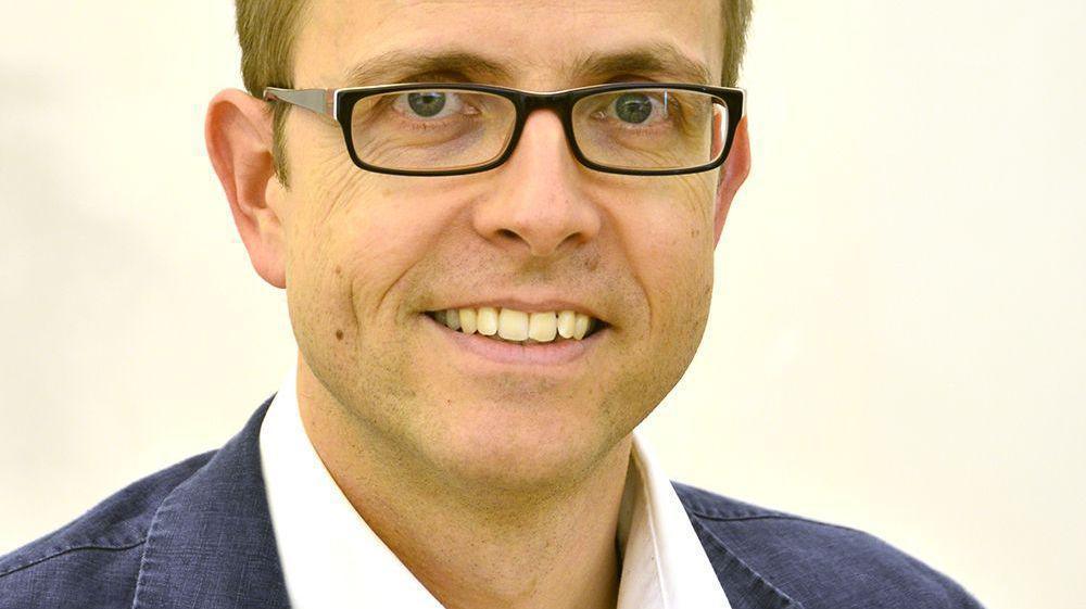 10 JAHRE MITTELSCHULE - KOMMENTAR 10 JAHRE MITTELSCHULE - KOMMENTAR