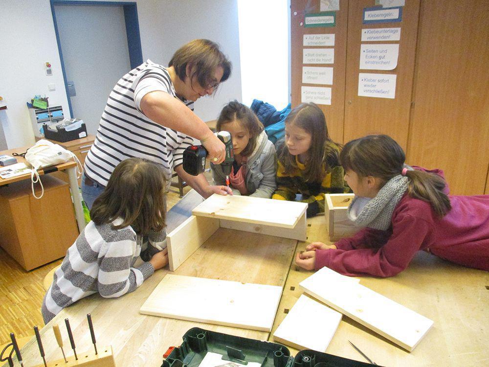 GRUNDSCHULE AM LEHRER-GÖTZ-WEG ERNEUT „UMWELTSCHULE“ GRUNDSCHULE AM LEHRER-GÖTZ-WEG ERNEUT „UMWELTSCHULE“