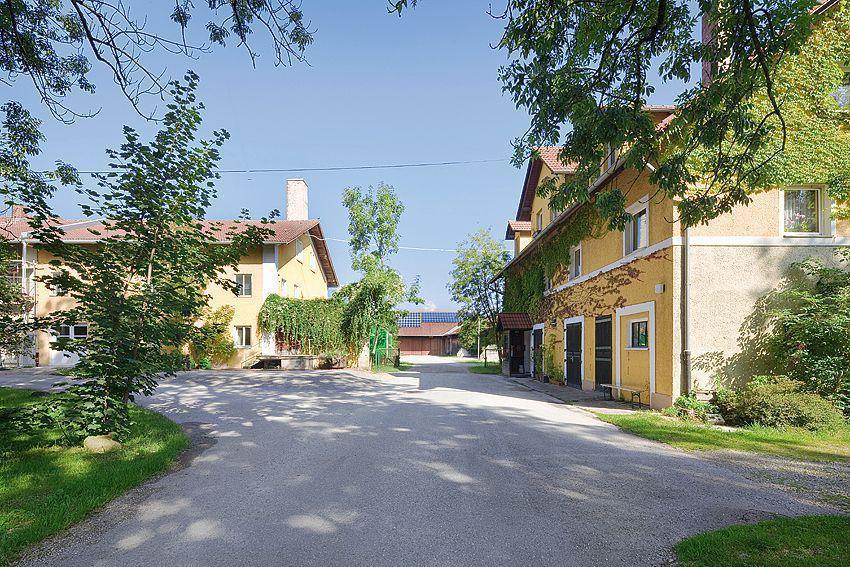 LERNORT BIO-BAUERNHOF GUT RIEM LERNORT BIO-BAUERNHOF GUT RIEM