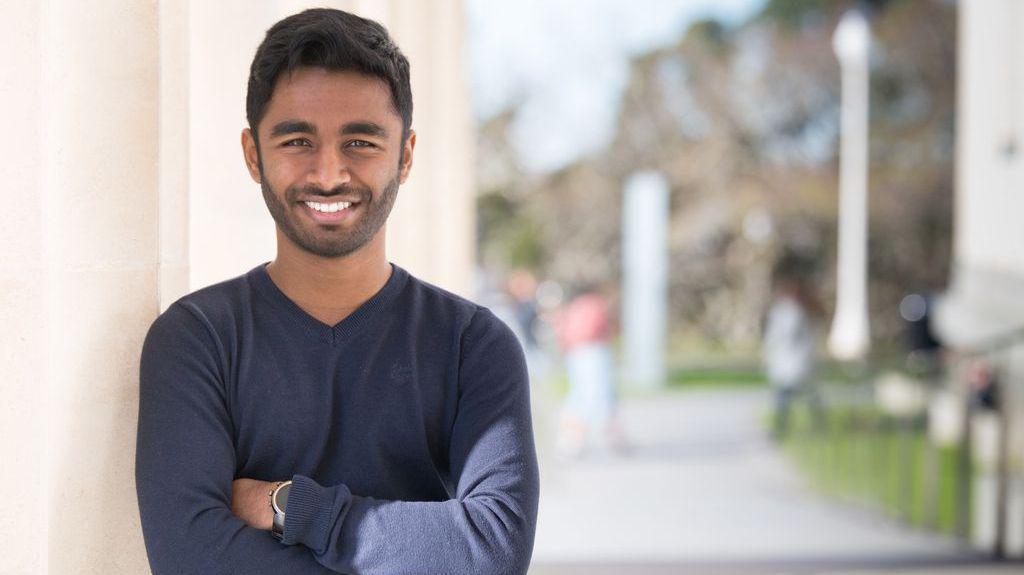NÜRNBERGER STUDENT SAGITHJAN SURENDRA IST “STUDENT DES JAHRES“ NÜRNBERGER STUDENT SAGITHJAN SURENDRA IST “STUDENT DES JAHRES“