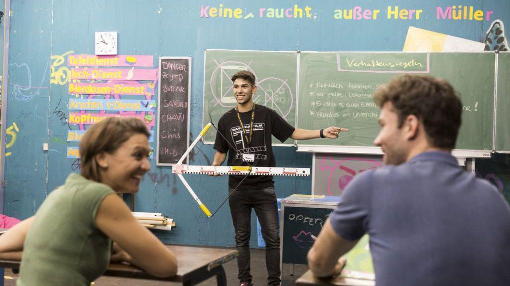 SPASS HABEN, LERNEN, MITMACHEN: BAVARIA FILMSTADT – DER AUSFLUG HINTER DIE KULISSEN VON KINO & TV SPASS HABEN, LERNEN, MITMACHEN: BAVARIA FILMSTADT – DER AUSFLUG HINTER DIE KULISSEN VON KINO & TV