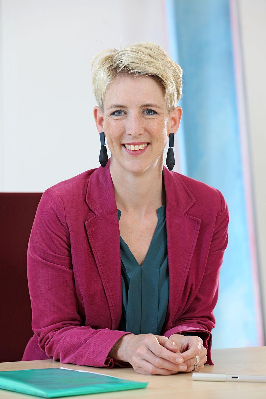 "IM SCHULBEREICH WIRD NICHT GESPART" - ANTRITTSINTERVIEW BEI KATRIN HABENSCHADEN "IM SCHULBEREICH WIRD NICHT GESPART" - ANTRITTSINTERVIEW BEI KATRIN HABENSCHADEN