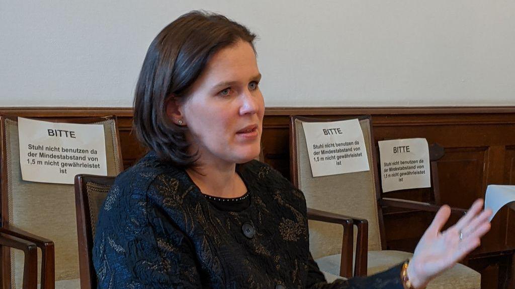 GESPRÄCH MIT SCHULBÜRGERMEISTERIN DIETL ZUR NACHBESSERUNG BEI DER DEUTSCHFÖRDERUNG GESPRÄCH MIT SCHULBÜRGERMEISTERIN DIETL ZUR NACHBESSERUNG BEI DER DEUTSCHFÖRDERUNG