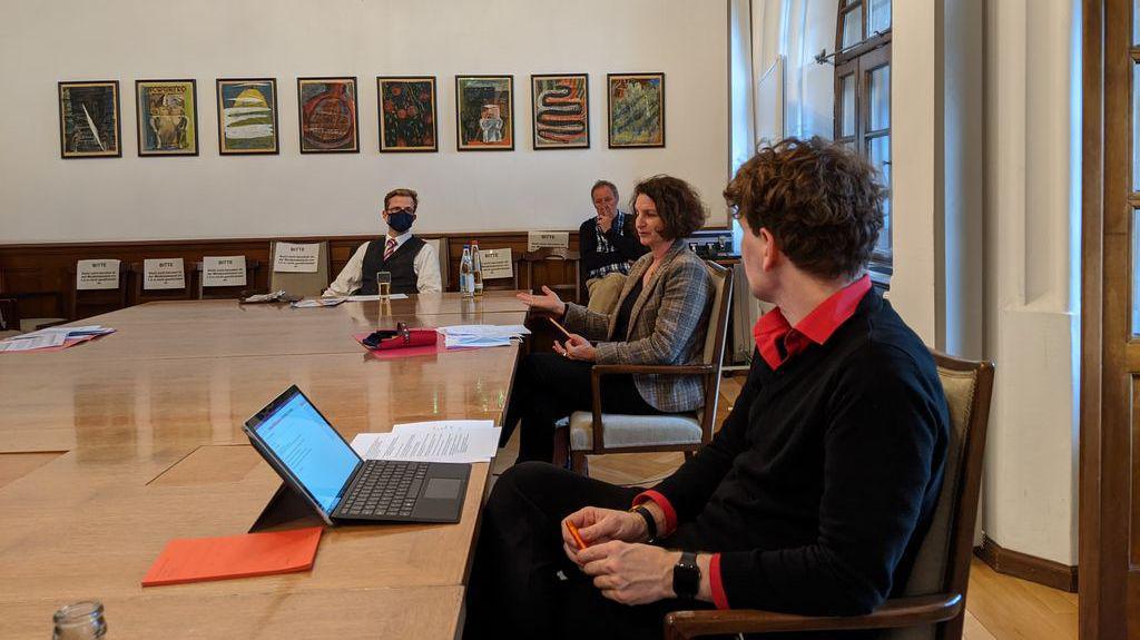 GESPRÄCH MIT SCHULBÜRGERMEISTERIN DIETL ZUR NACHBESSERUNG BEI DER DEUTSCHFÖRDERUNG GESPRÄCH MIT SCHULBÜRGERMEISTERIN DIETL ZUR NACHBESSERUNG BEI DER DEUTSCHFÖRDERUNG