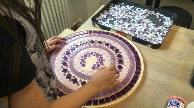 RUNDE MOSAIKE FÜR DEN LICHTHOF DER GRUNDSCHULE RUNDE MOSAIKE FÜR DEN LICHTHOF DER GRUNDSCHULE