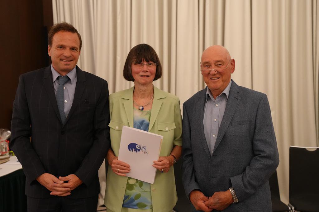 VERANSTALTUNG: Ehrenabend für die Jahrgänge 2020/21 VERANSTALTUNG: Ehrenabend für die Jahrgänge 2020/21