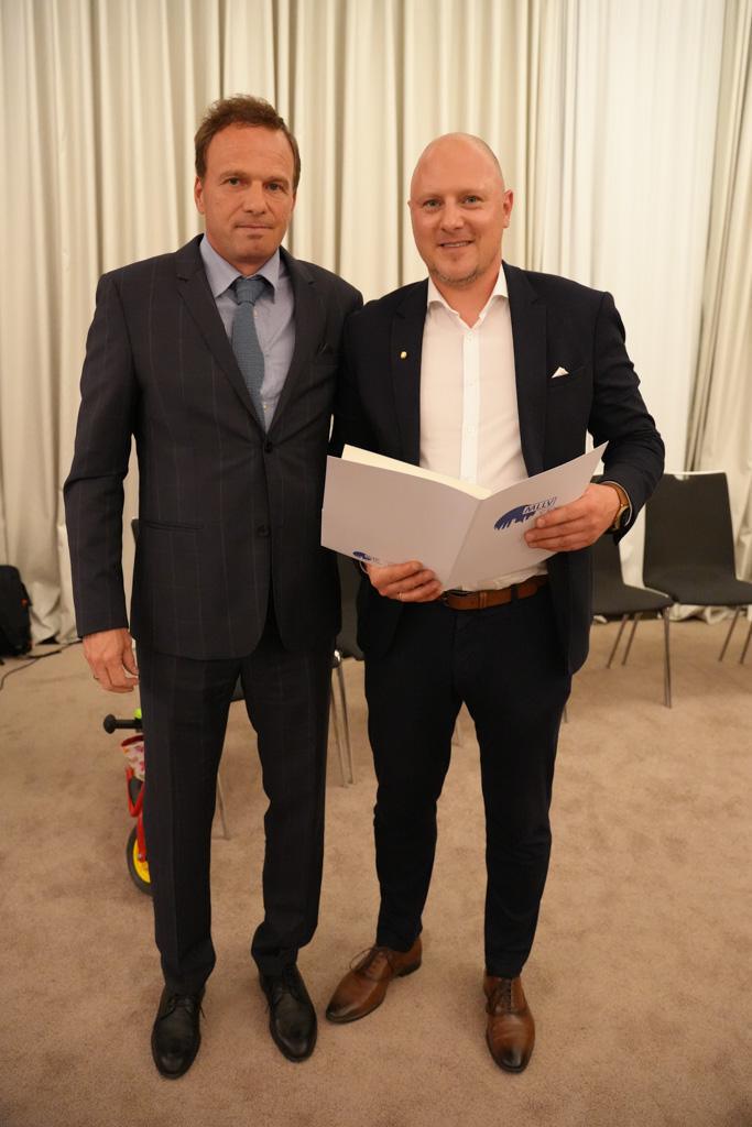 VERANSTALTUNG: Ehrenabend für die Jahrgänge 2020/21 VERANSTALTUNG: Ehrenabend für die Jahrgänge 2020/21