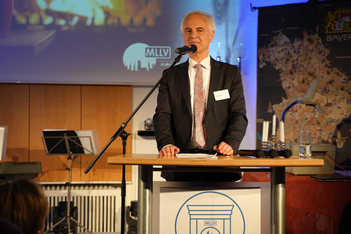 Das Kamingespräch 2023 war erneut ein voller Erfolg, safe! – Politik bleibt blass und flext wenig Das Kamingespräch 2023 war erneut ein voller Erfolg, safe! – Politik bleibt blass und flext wenig