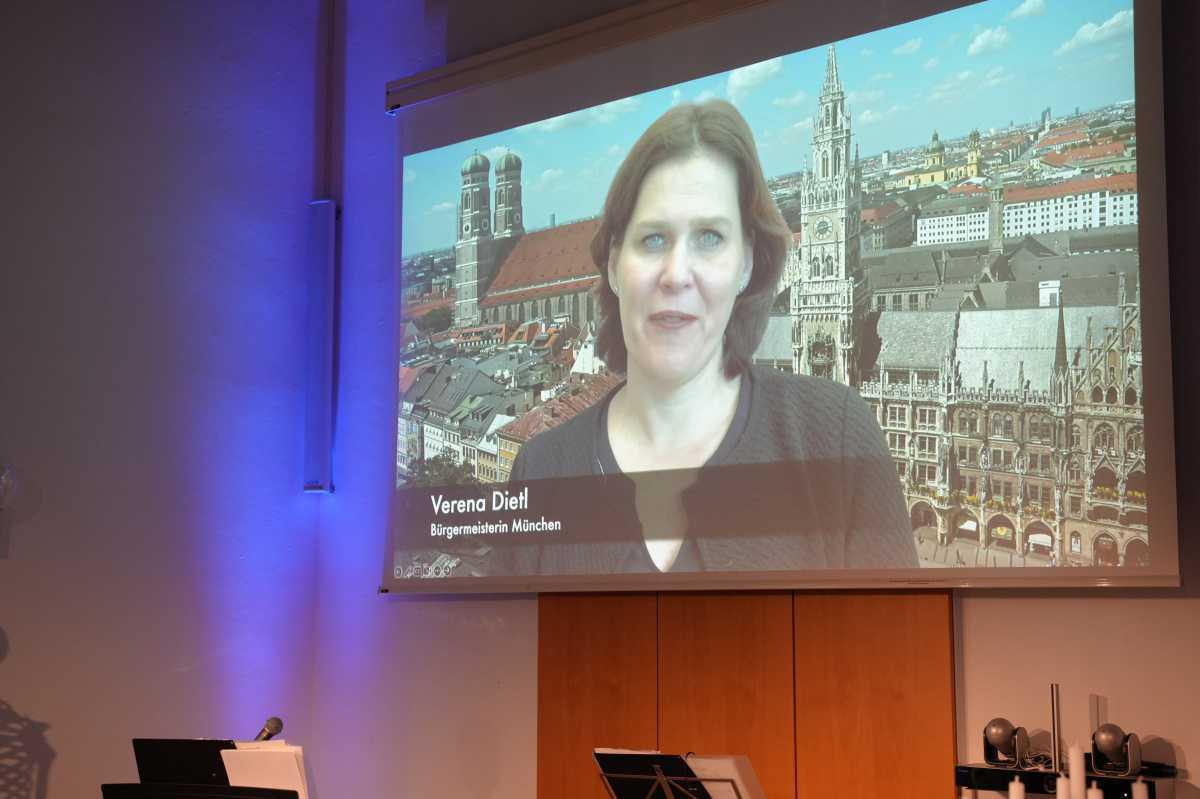 Das Kamingespräch 2023 war erneut ein voller Erfolg, safe! – Politik bleibt blass und flext wenig Das Kamingespräch 2023 war erneut ein voller Erfolg, safe! – Politik bleibt blass und flext wenig