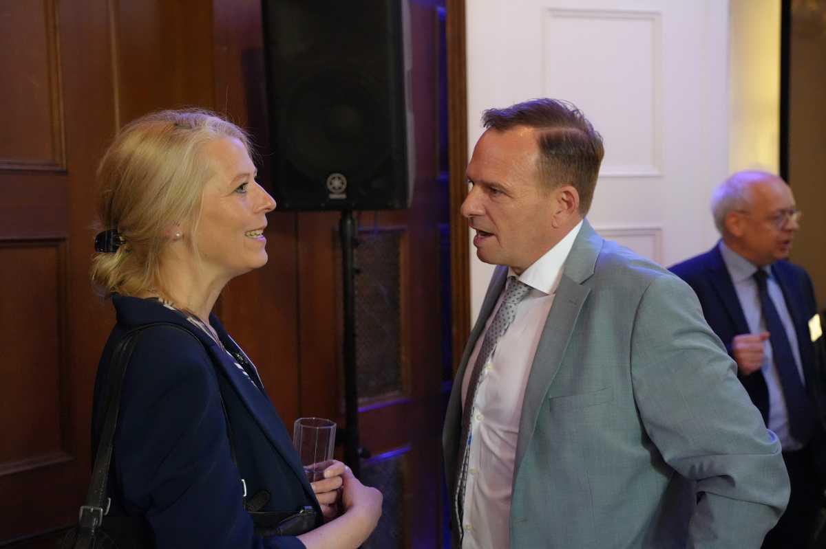 Das Kamingespräch 2023 war erneut ein voller Erfolg, safe! – Politik bleibt blass und flext wenig Das Kamingespräch 2023 war erneut ein voller Erfolg, safe! – Politik bleibt blass und flext wenig