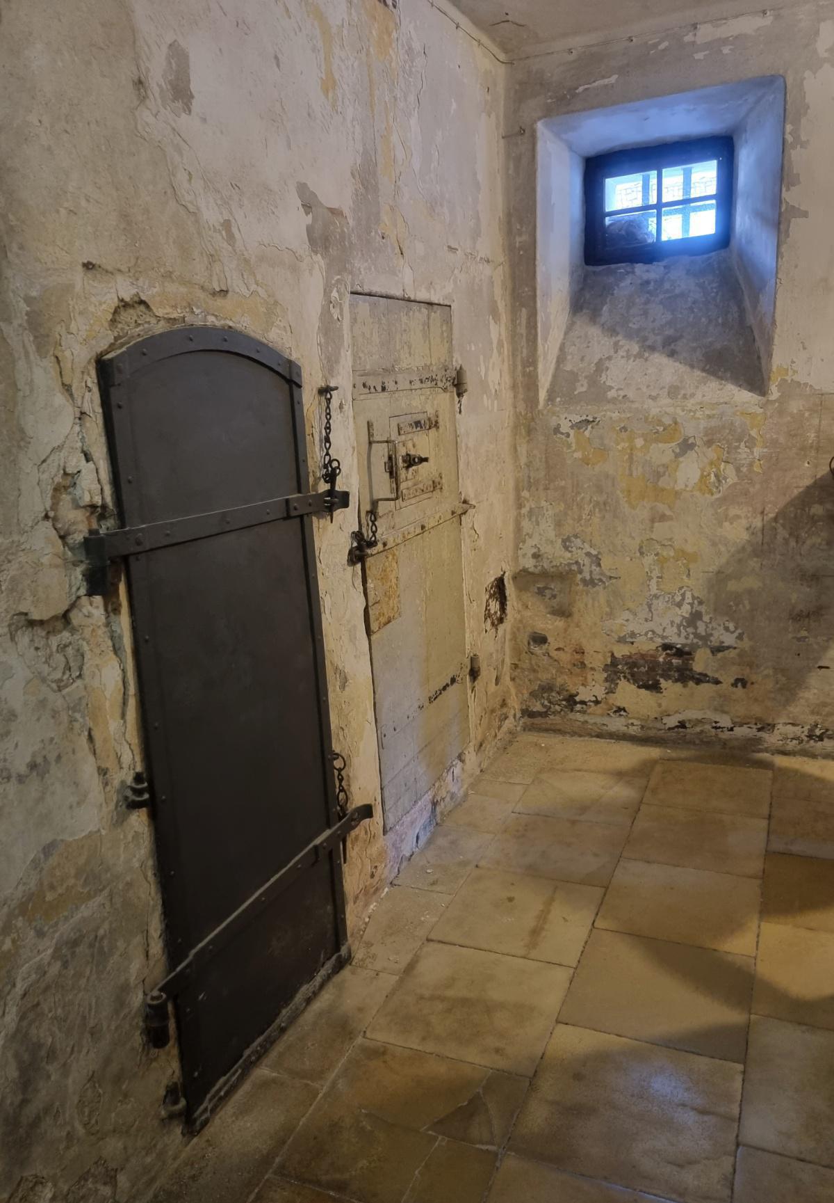 Kontraste in Freising: Der renovierte Domberg … Kontraste in Freising: Der renovierte Domberg …