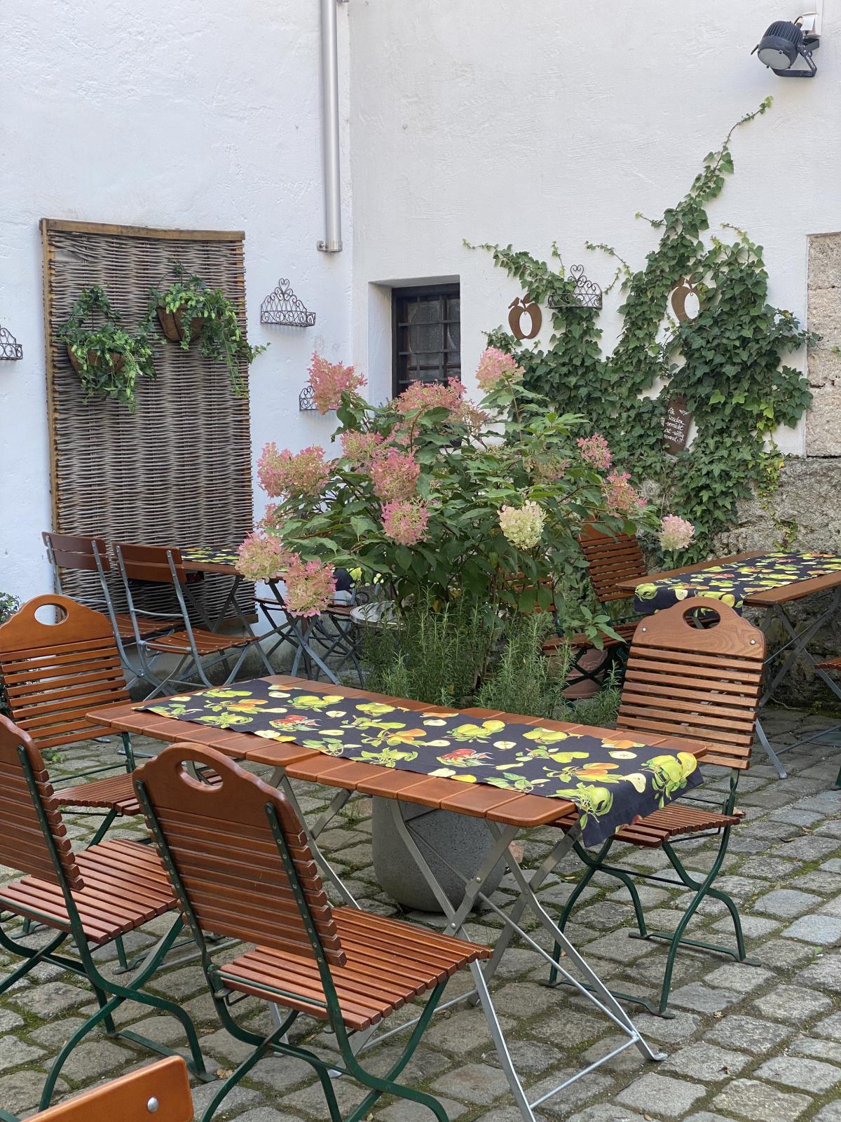 Kontraste in Freising: Der renovierte Domberg … Kontraste in Freising: Der renovierte Domberg …