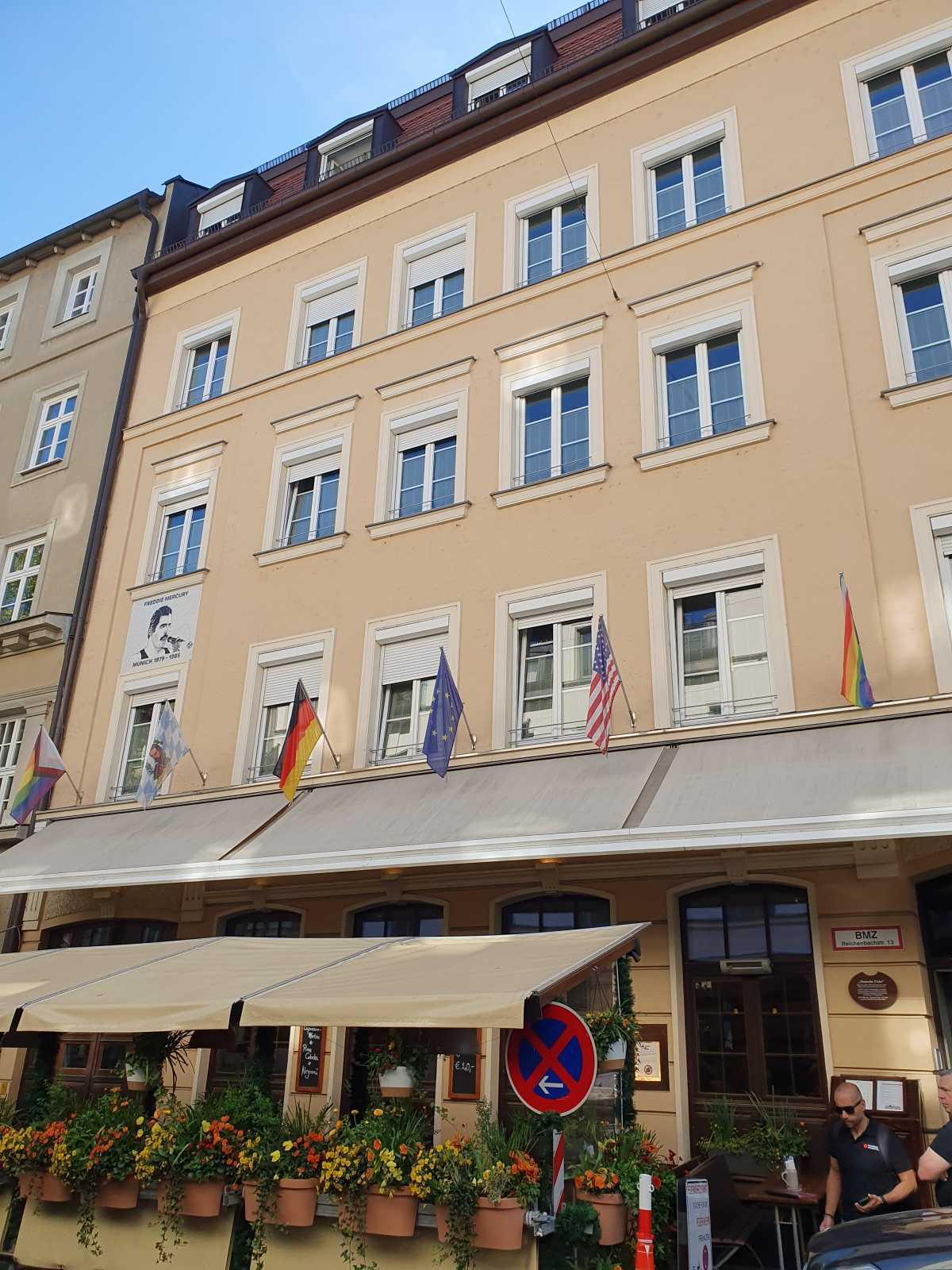 Die „Deutsche Eiche“ - eine Institution Die „Deutsche Eiche“ - eine Institution