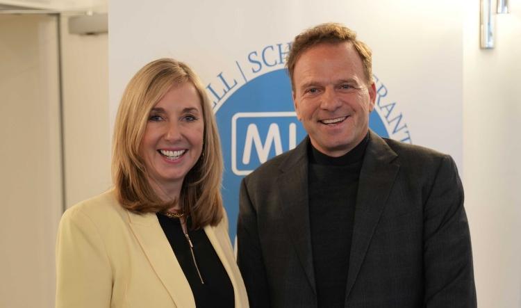 "Mit Mut beginnen die besten Geschichten" - Schulleitungen im Dialog mit Kultusministerin Anna Stolz