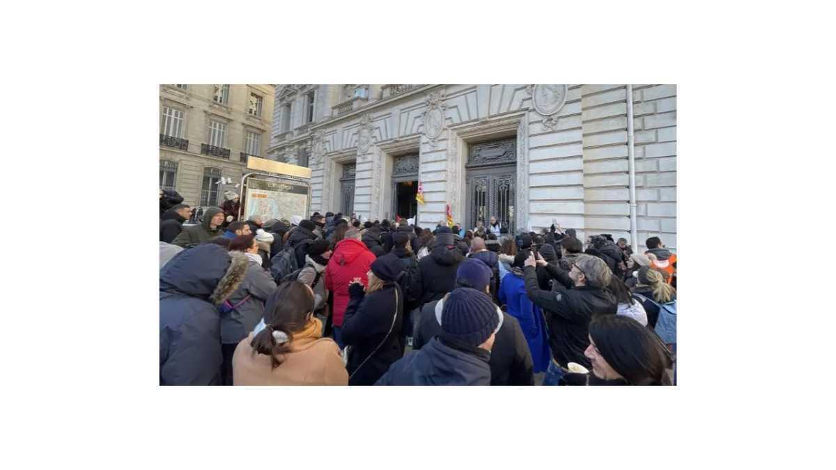 Mouvement social à Marseille : les salariés de la Cepac ne désarment pas ( article La Provence ) Mouvement social à Marseille : les salariés de la Cepac ne désarment pas ( article La Provence )