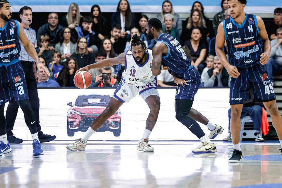 LBA 3ª giornata: Milano resiste a Sassari, Brescia vola, Venezia travolge Trieste LBA 3ª giornata: Milano resiste a Sassari, Brescia vola, Venezia travolge Trieste