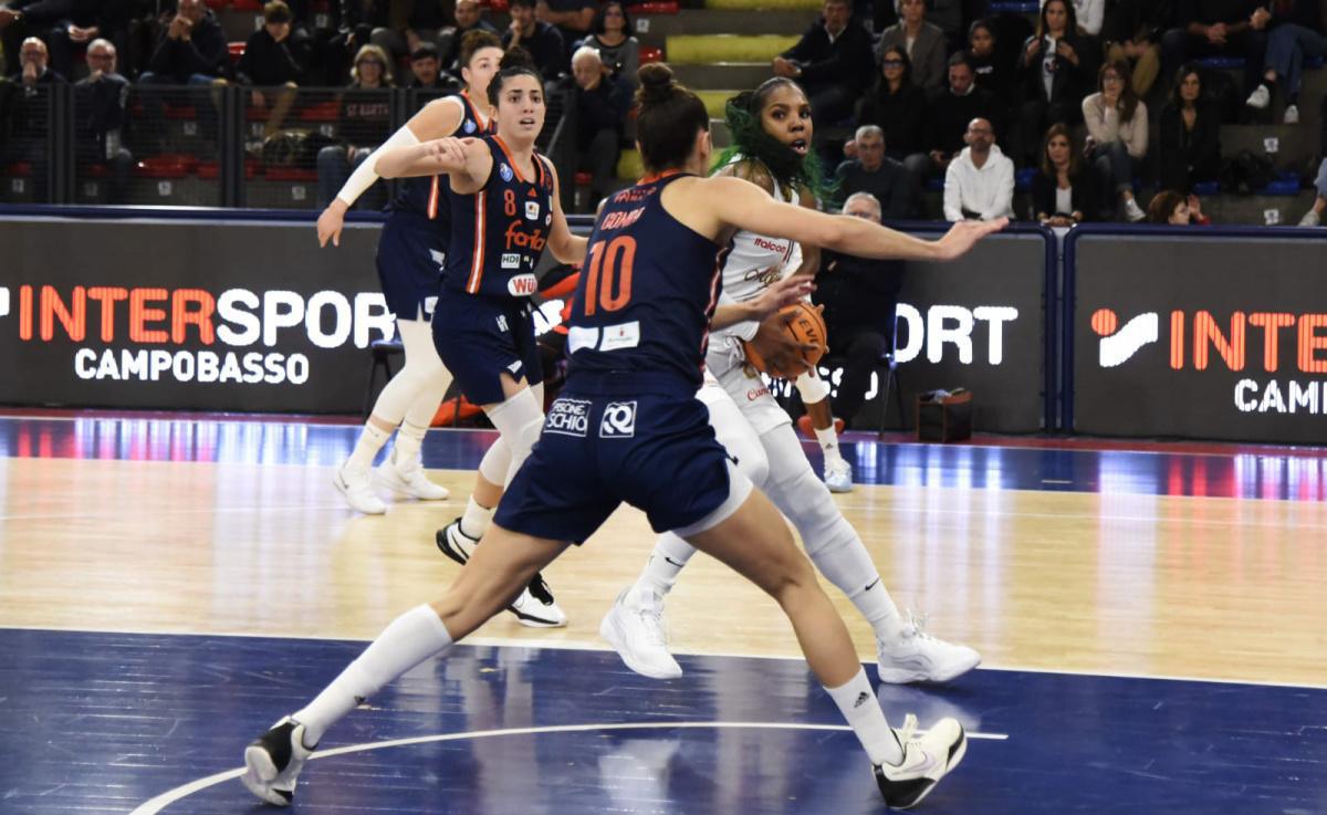 LBF A1 FEMMINILE 5ª GIORNATA: REYER E SCHIO INARRESTABILI, DERTHONA FIRMA L’IMPRESA, SORRIDE BRONI LBF A1 FEMMINILE 5ª GIORNATA: REYER E SCHIO INARRESTABILI, DERTHONA FIRMA L’IMPRESA, SORRIDE BRONI