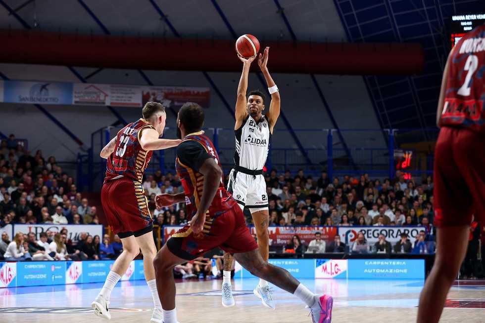 LBA Unipol 2025/26 – 15ª giornata: rimonte, volate e verdetti verso la Final Eight