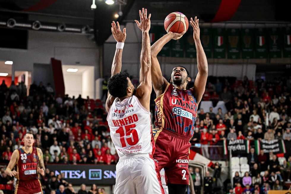 LBA, 16ª giornata: colpi esterni e ribaltoni, il campionato entra nel vivo LBA, 16ª giornata: colpi esterni e ribaltoni, il campionato entra nel vivo