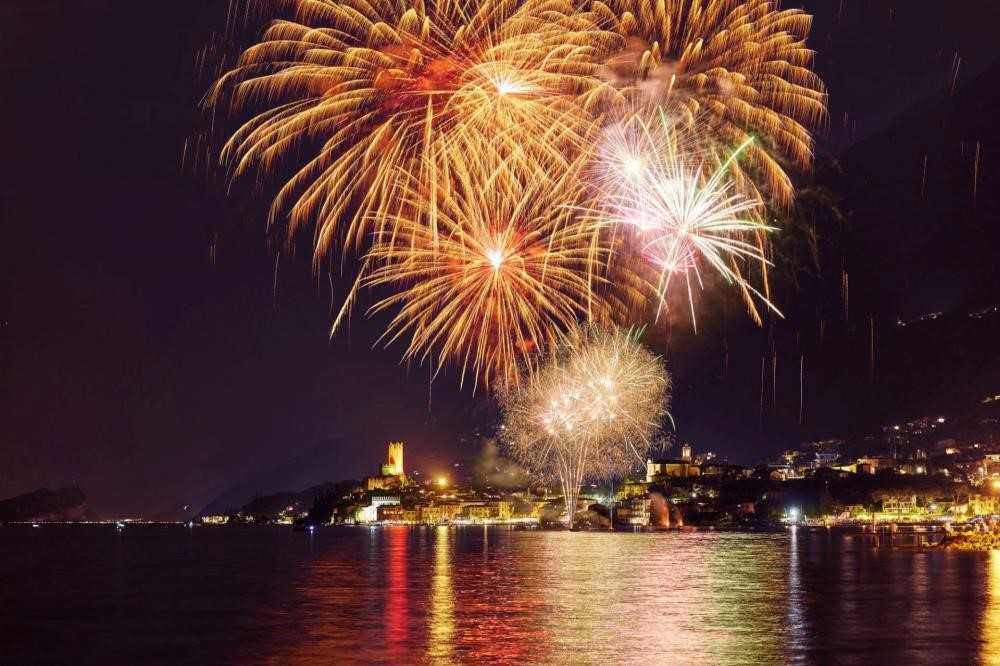 Spettacolo pirotecnico sul Lago di Garda Spettacolo pirotecnico sul Lago di Garda
