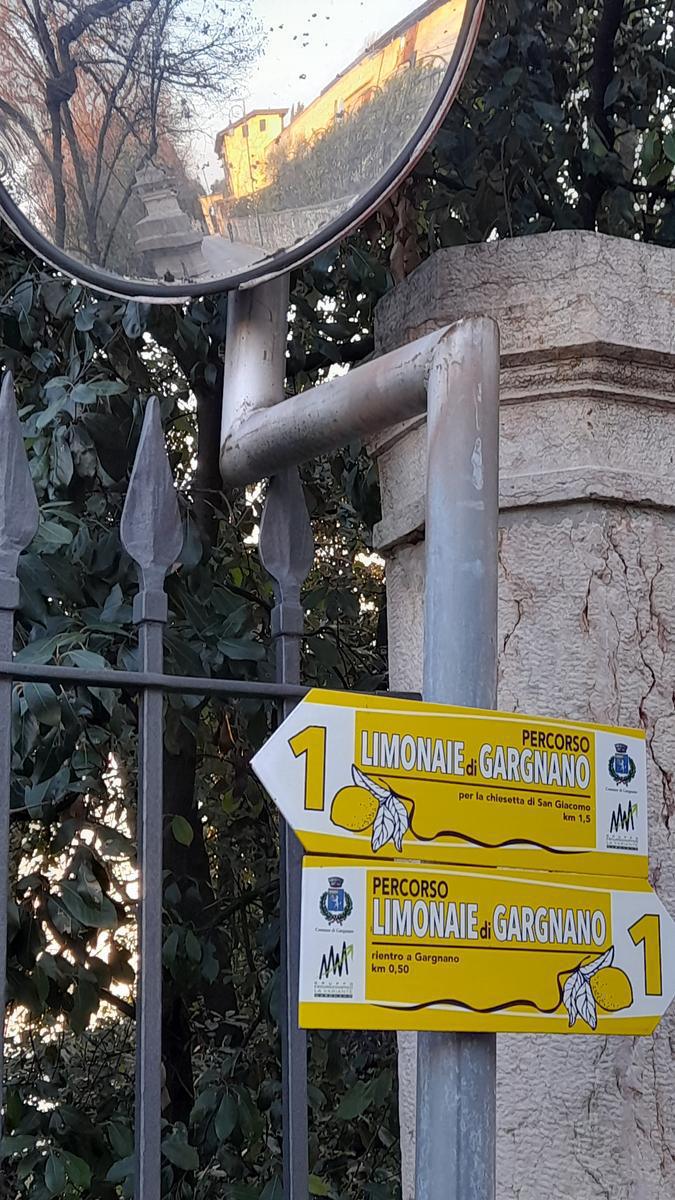Percorso tra le limonaie di Gargnano Percorso tra le limonaie di Gargnano