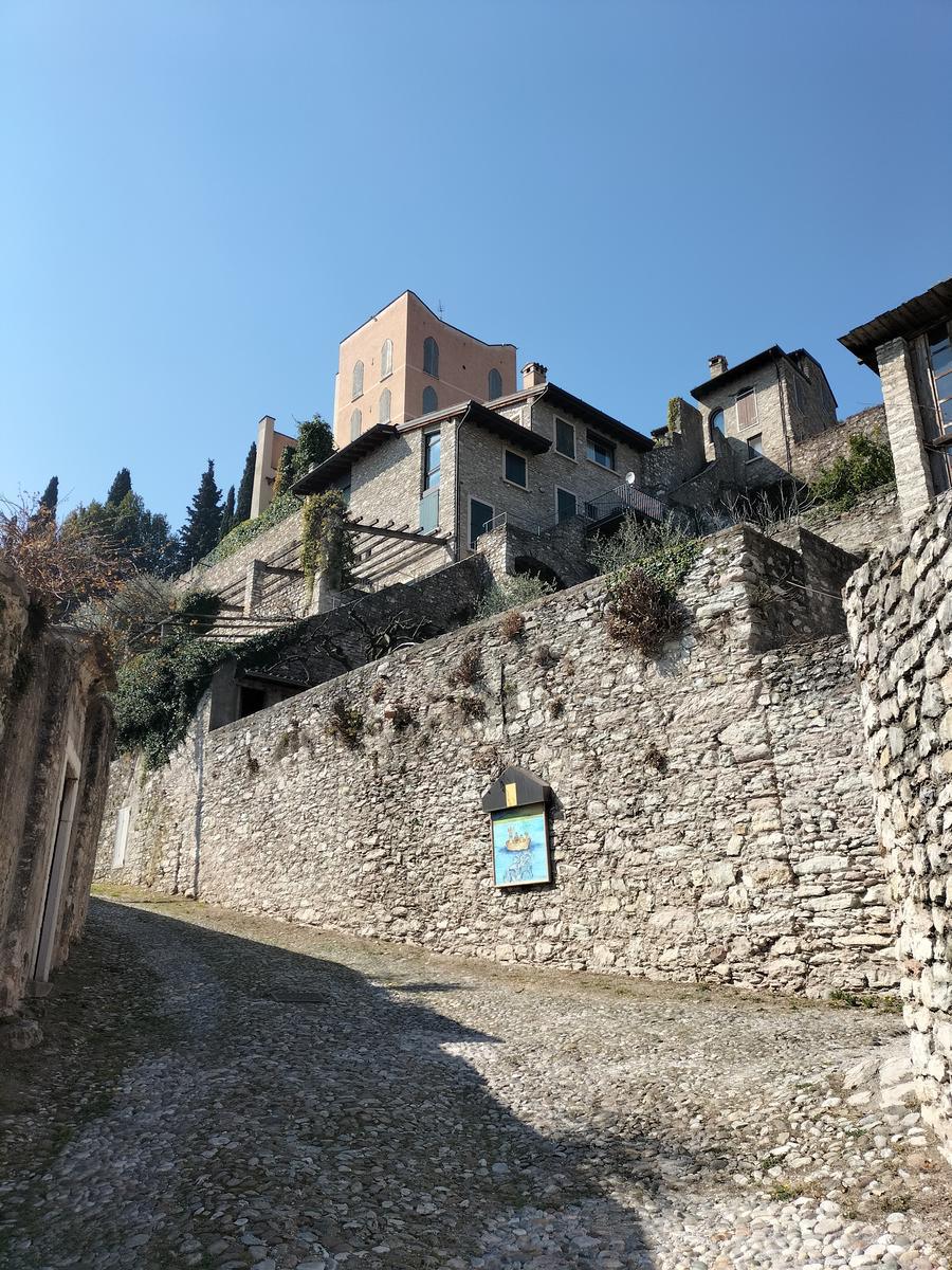LA TOSCANA DEL LAGO LA TOSCANA DEL LAGO