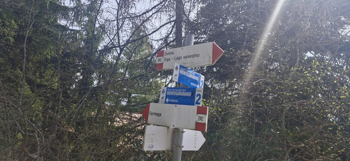 Giro ad anello dei borghi del Montegargnano Giro ad anello dei borghi del Montegargnano