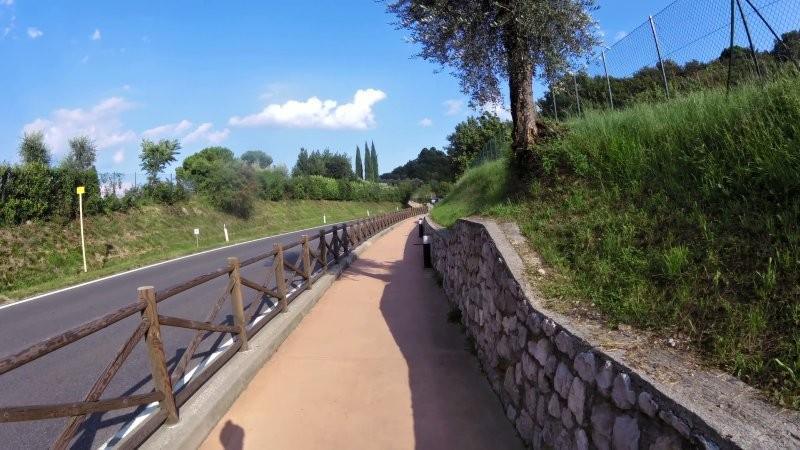 Ciclabile della Valtenesi: Lonato - Salò (24 km) Ciclabile della Valtenesi: Lonato - Salò (24 km)