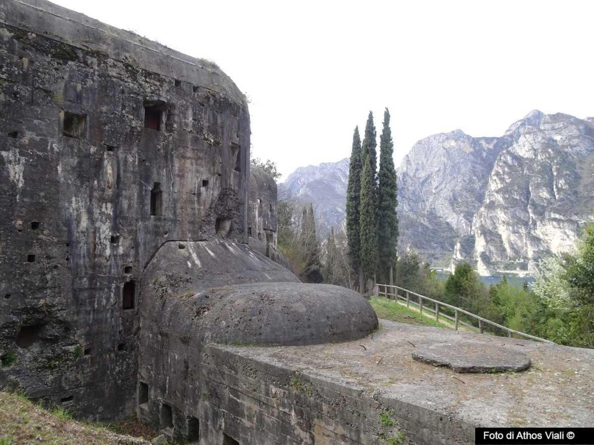 I Forti del Monte Brione: Sentinelle di Storia sul Garda Trentino