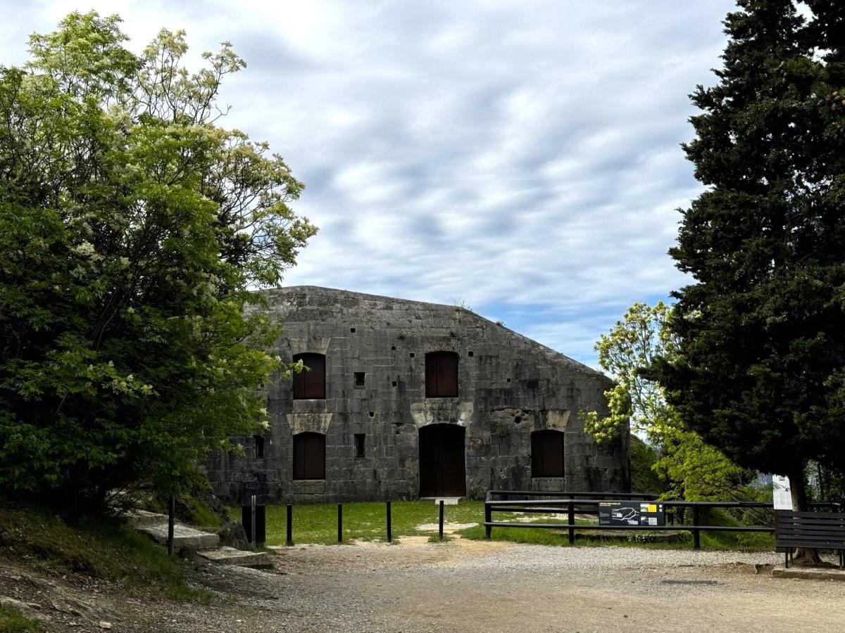 I Forti del Monte Brione: Sentinelle di Storia sul Garda Trentino